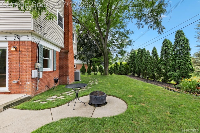 455 Leicester St, Plymouth, MI 48170 - view of grassy yard featuring an outdoor fire pit