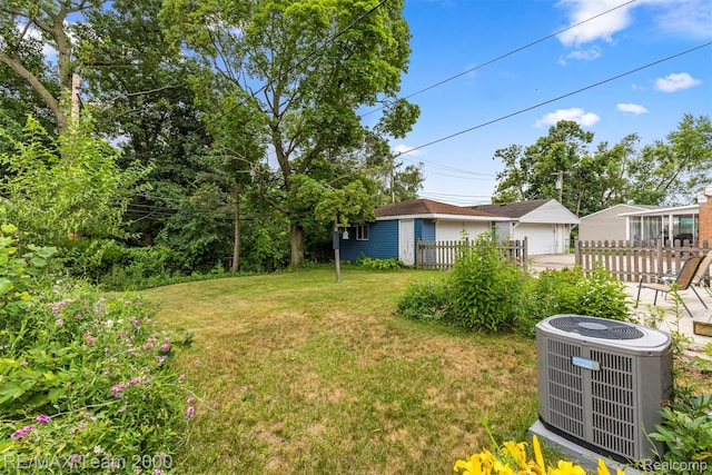 7396 N Charlesworth St, Dearborn Heights, MI 48127 - view of yard featuring an outdoor structure