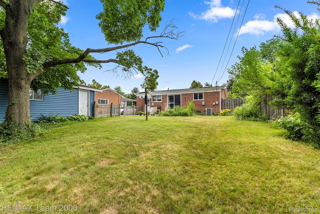 7396 N Charlesworth St, Dearborn Heights, MI 48127 - view of yard