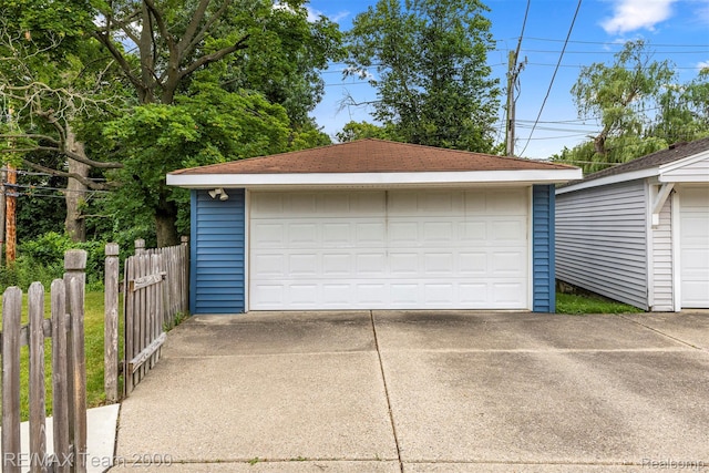 7396 N Charlesworth St, Dearborn Heights, MI 48127 - view of detached garage