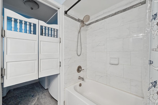 514 Sulley St, Waterford, MI 48327 - full bathroom featuring shower / bathtub combination with curtain