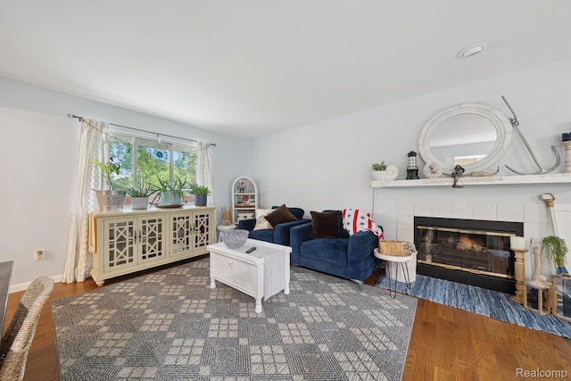 514 Sulley St, Waterford, MI 48327 - living area featuring wood finished floors and a fireplace