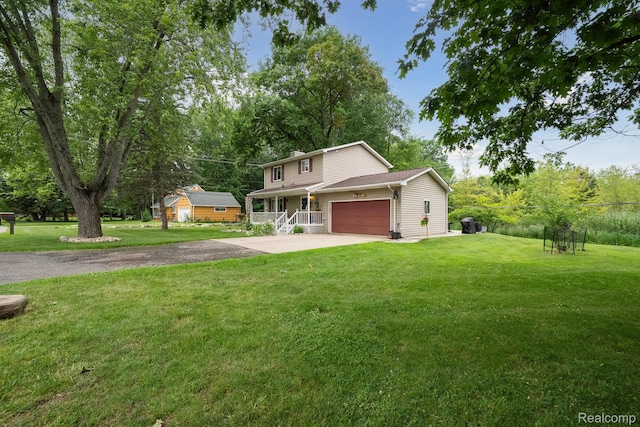 514 Sulley St, Waterford, MI 48327 - traditional home with driveway, an attached garage, a front lawn, and view of scattered trees