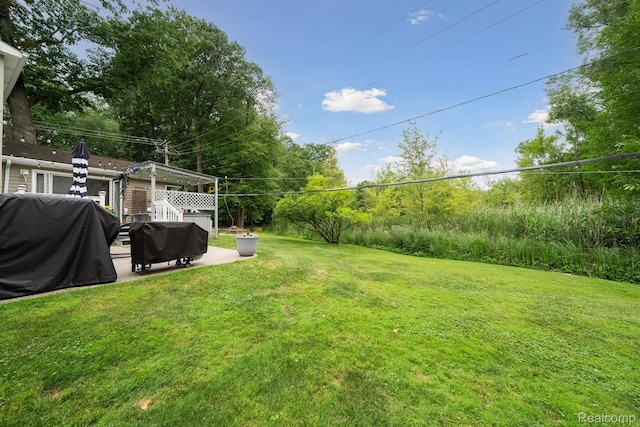 514 Sulley St, Waterford, MI 48327 - view of green lawn featuring a patio