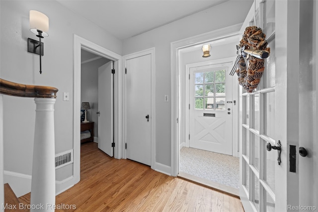 611 N Melborn St, Dearborn, MI 48128 - foyer entrance with wood finished floors and baseboards