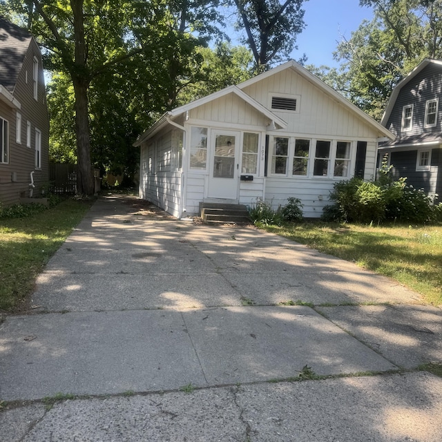 1073 Ada Ave, Muskegon, MI 49442 - photo 1
