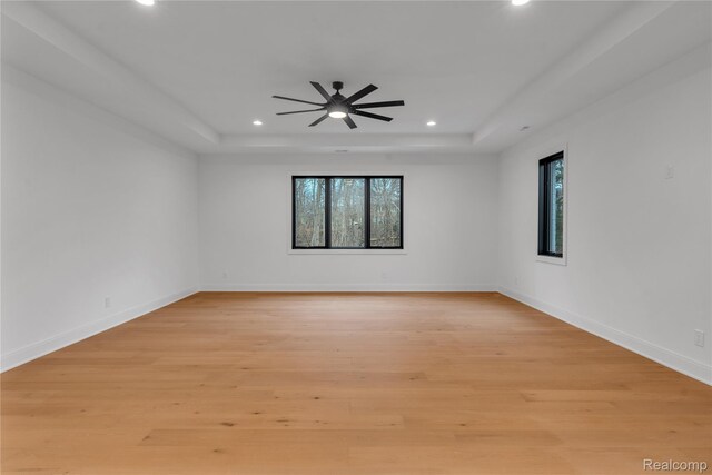 4627 Cimarron Dr, Bloomfield Hills, MI 48302 - empty room with a tray ceiling, recessed lighting, a ceiling fan, and light wood-style floors