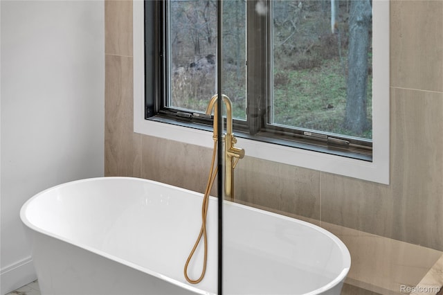 4627 Cimarron Dr, Bloomfield Hills, MI 48302 - bathroom view of a soaking tub