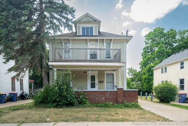 945 Kalamazoo Ave SE, Grand Rapids, MI 49507 - traditional style home featuring a balcony, a porch, and brick siding
