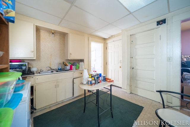 945 Kalamazoo Ave SE, Grand Rapids, MI 49507 - kitchen featuring light countertops and a paneled ceiling