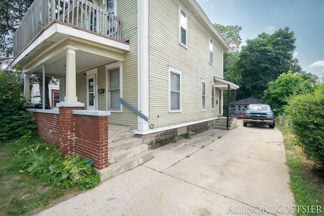 945 Kalamazoo Ave SE, Grand Rapids, MI 49507 - view of side of home with a balcony, driveway, and a porch