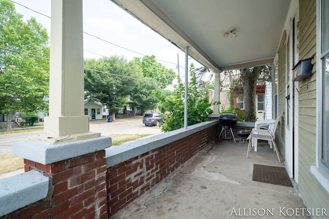 945 Kalamazoo Ave SE, Grand Rapids, MI 49507 - porch featuring grilling area
