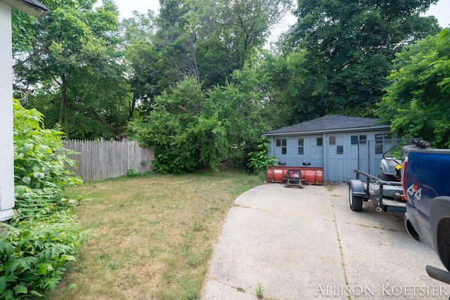945 Kalamazoo Ave SE, Grand Rapids, MI 49507 - view of yard with an outbuilding