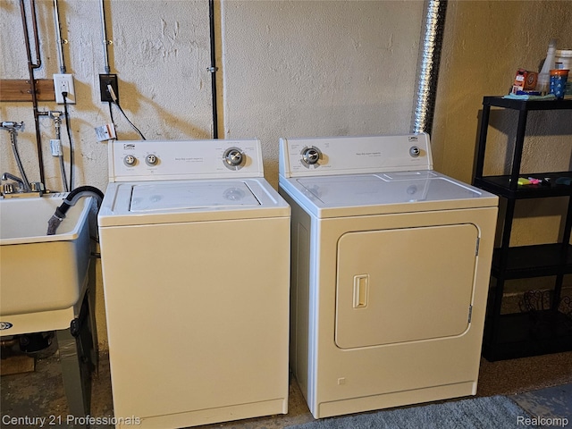 4866 Elm Tree Ln, Warren, MI 48092 - laundry room with washing machine and clothes dryer and a textured wall