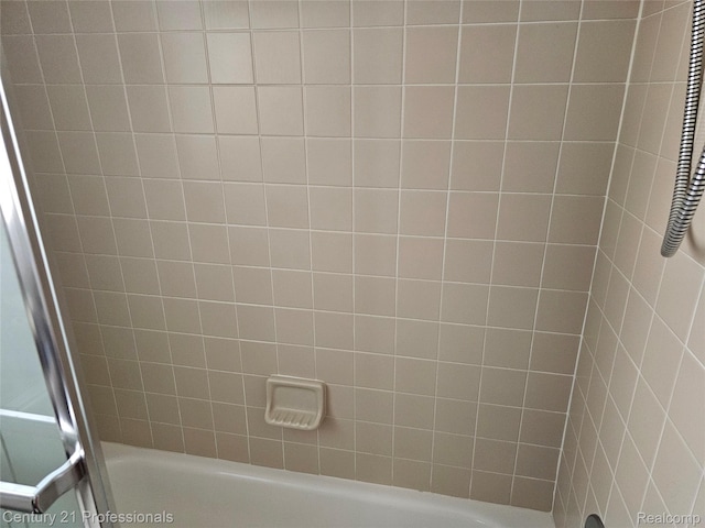 4866 Elm Tree Ln, Warren, MI 48092 - bathroom featuring shower / bath combination