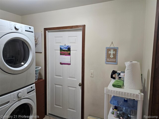 4866 Elm Tree Ln, Warren, MI 48092 - washroom featuring stacked washer / drying machine