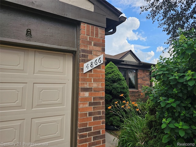 4866 Elm Tree Ln, Warren, MI 48092 - exterior view of brick siding