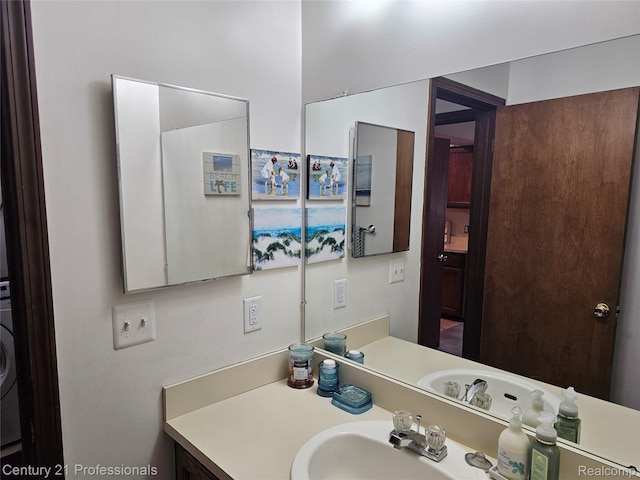4866 Elm Tree Ln, Warren, MI 48092 - bathroom featuring vanity and washer / clothes dryer
