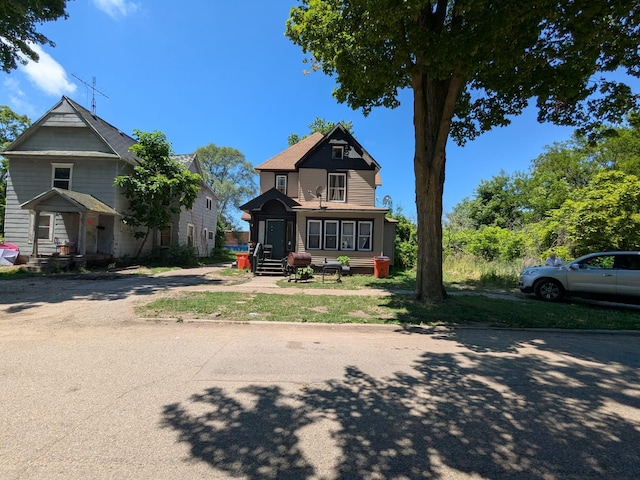 650 Pavone St, Benton Harbor, MI 49022 - view of front of house with entry steps