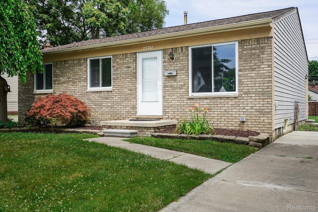 25202 Packard St, Roseville, MI 48066 - photo 1