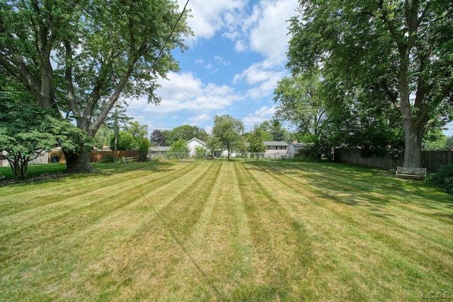 608 Brook St, Tecumseh, MI 49286 - view of yard