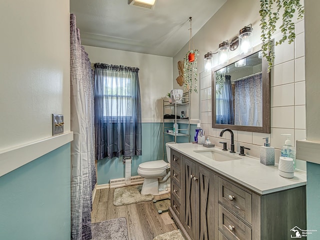 1405 Arbor Ave, Monroe, MI 48162 - full bath with wood finished floors and vanity