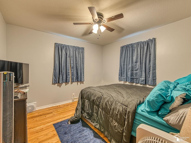 1405 Arbor Ave, Monroe, MI 48162 - bedroom with wood finished floors, a textured ceiling, and a ceiling fan