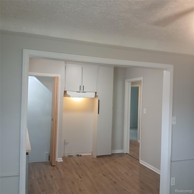 19145 Fielding St, Detroit, MI 48219 - interior space featuring light wood-style flooring, a textured ceiling, and crown molding