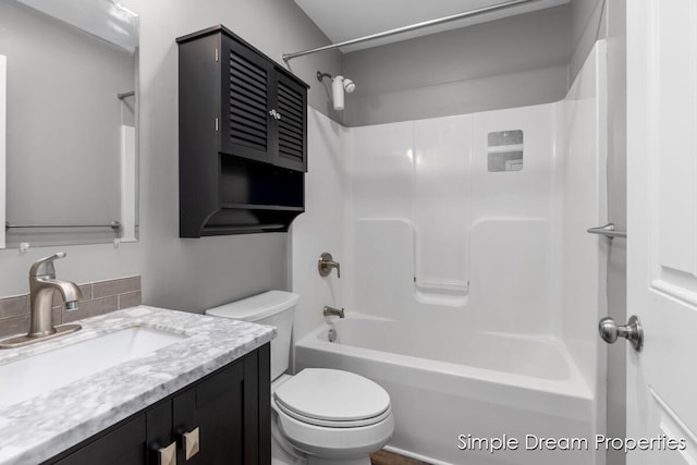 1026 Coldbrook St NE, Grand Rapids, MI 49503 - full bath featuring shower / bathtub combination, vanity, and decorative backsplash