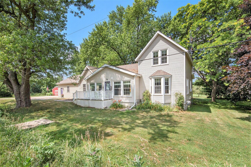 2785 24th Ave, Hudsonville, MI 49426 - view of front of house featuring a front yard and a deck