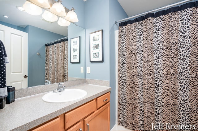 5692 Nile Dr SW, Wyoming, MI 49418 - full bathroom with vanity and curtained shower