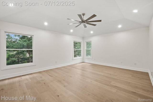 4743 S Ridge Dr, West Bloomfield, MI 48323 - unfurnished room featuring a ceiling fan, lofted ceiling, light wood-style floors, and recessed lighting