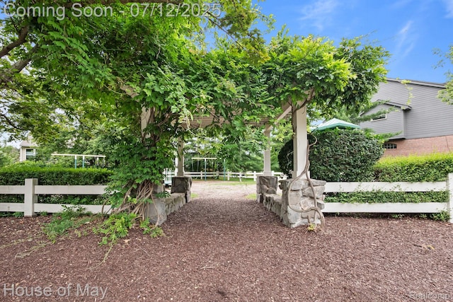 4743 S Ridge Dr, West Bloomfield, MI 48323 - view of yard