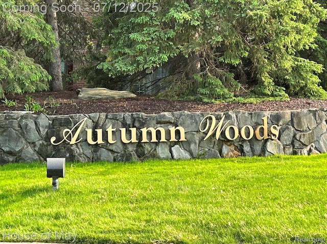 4743 S Ridge Dr, West Bloomfield, MI 48323 - community / neighborhood sign with a yard