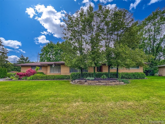 2558 Avonhurst Dr, Troy, MI 48084 - photo 1