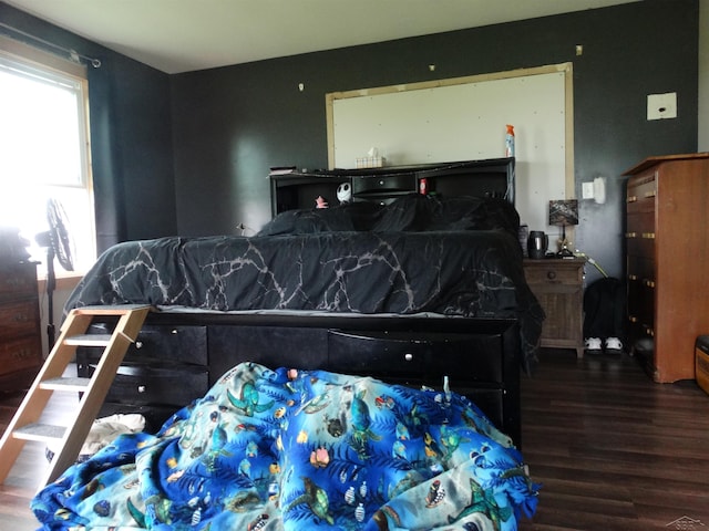1570 Evon Rd, Saginaw, MI 48601 - bedroom featuring wood finished floors