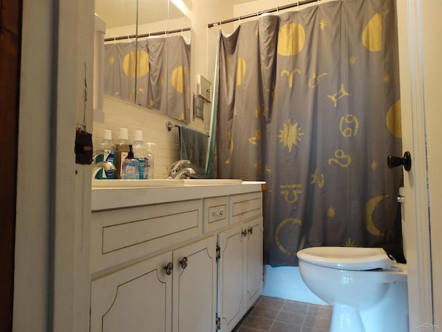 1570 Evon Rd, Saginaw, MI 48601 - full bath featuring vanity, tile patterned flooring, and a shower with shower curtain