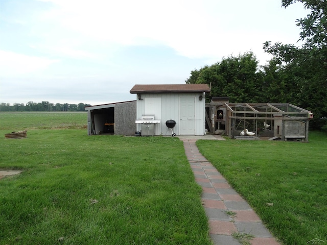 1570 Evon Rd, Saginaw, MI 48601 - view of poultry coop featuring a yard