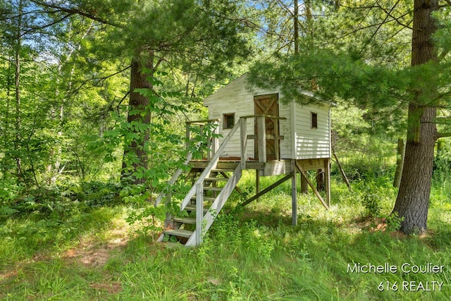 9583 E 5 Mile Rd, Big Rapids, MI 49307 - view of play area with stairway