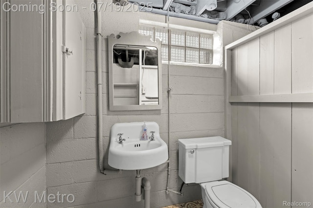 972 Goodale Ave, Clawson, MI 48017 - half bathroom with toilet and a sink
