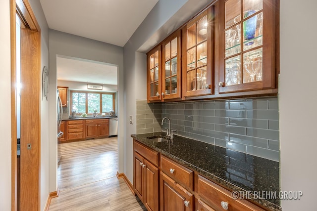 6340 Cannon Highlands Dr NE, Belmont, MI 49306 - bar with dishwasher, decorative backsplash, and light wood-style floors