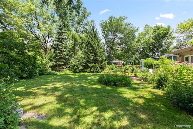 15588 Kirkshire Ave, Beverly Hills, MI 48025 - view of grassy yard