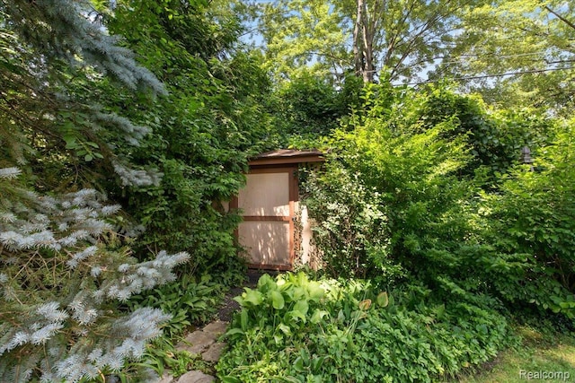 15588 Kirkshire Ave, Beverly Hills, MI 48025 - exterior view