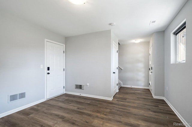 1087 Hampton Cir Unit 55, Detroit, MI 48207 - spare room featuring dark wood-type flooring and a smoke detector