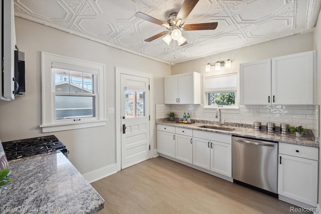 402 E 7th St, Royal Oak, MI 48067 - kitchen with an ornate ceiling, backsplash, light wood-style floors, a ceiling fan, and dishwasher