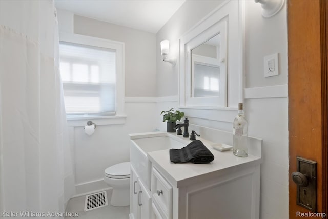 402 E 7th St, Royal Oak, MI 48067 - bathroom with vanity and tile patterned floors