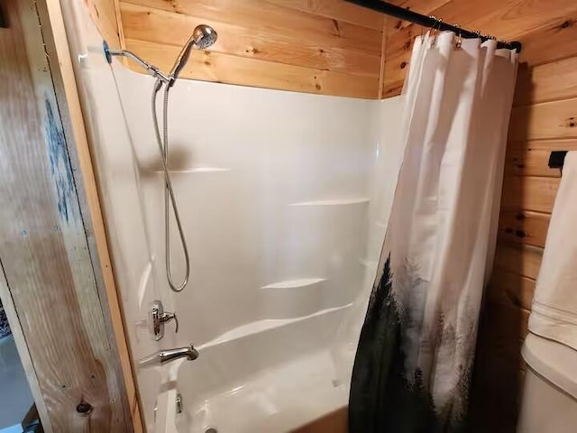 2599 N Pine Ave, White Cloud, MI 49349 - full bath with shower / bath combo with shower curtain and toilet