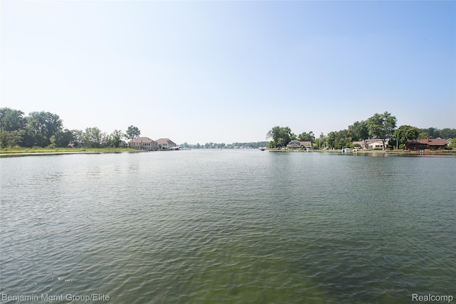 1455 Edgewater Dr, Fenton, MI 48430 - photo 4