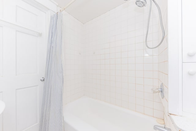 501 W Mosley St, Ann Arbor, MI 48103 - full bath with shower / bath combo