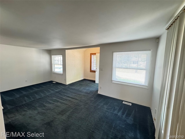 3605 Hogarth Ave, Flint, MI 48532 - unfurnished room with dark carpet